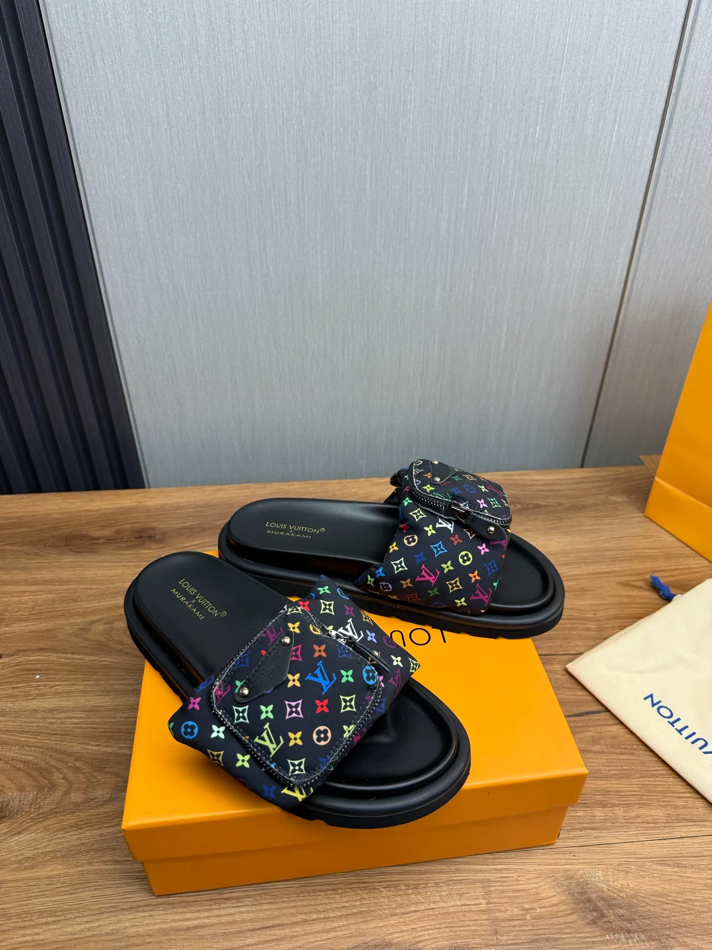 Men's shoes 💰360💰 Lv. hot selling men's slippers 🔥 🩴Official website one to one production 38-45 sizes 45 46 🉑️Customized!
